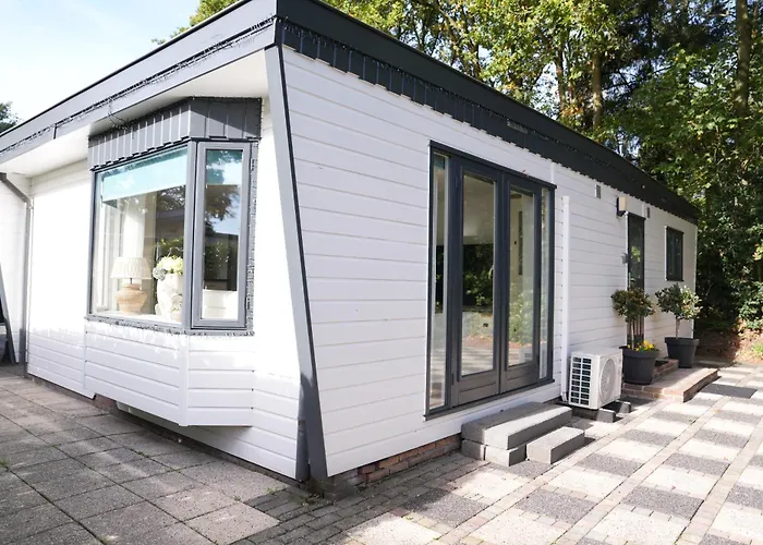 Boshuisje De Kastanje - Met Prive Hottub * Putten