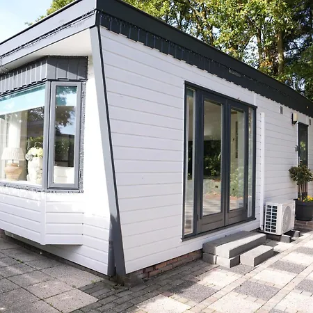 Boshuisje De Kastanje - Met Prive Hottub * Putten